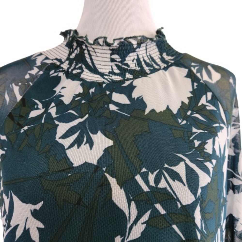 🆕️Kathy Ireland Green and White Abstract Floral Print Blouse - Picture 2 of 11